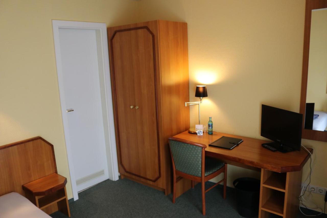 נוירופין Stadthotel Brandenburger Hof מראה חיצוני תמונה